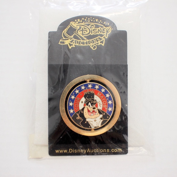 NEW Disney Auctions Pete mayor spinner pin